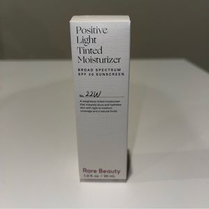 Rare Beauty Positive Light Tinted Moisturizer 22W